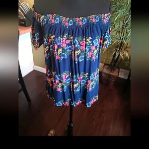 Shortsleve off the shoulder blouse